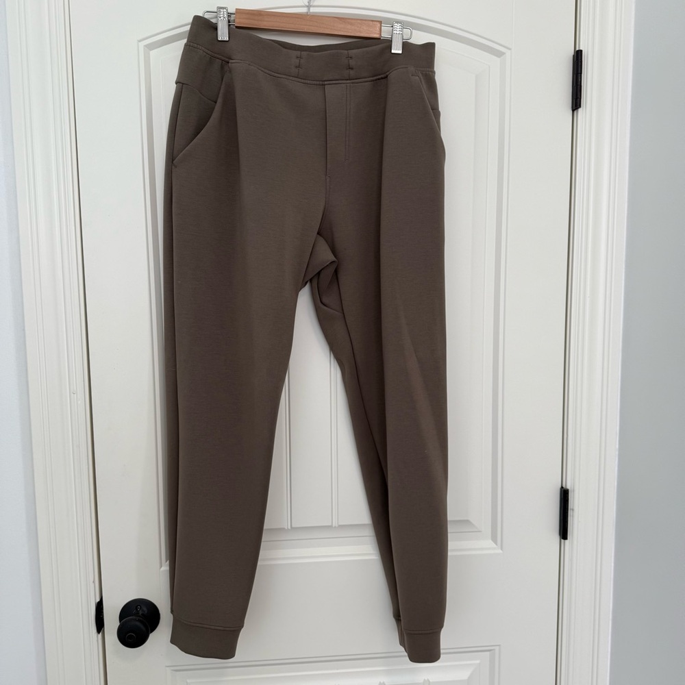 lululemon athletica Men's Joggers in Olive Brown